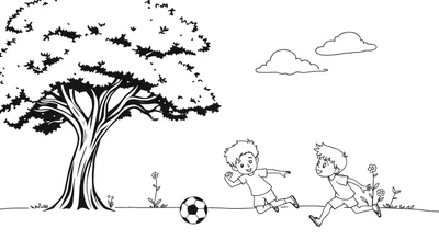 Deux enfants courent joyeusement après un ballon de football près d'un grand arbre dans un parc fleuri sous un ciel nuageux.