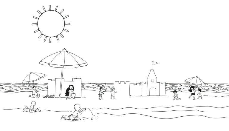 Une scène de plage en noir et blanc avec des enfants jouant, des parasols et des châteaux de sable.
